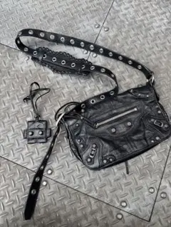 付属品完備】BALENCIAGA le cagole XS フラップバッグ - メルカリ