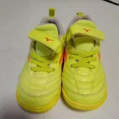 トレーニングシューズ　１８センチ