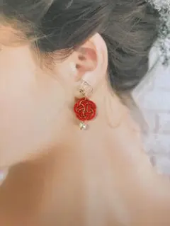 梅結びとガラスパールのノンホールピアス　水引アクセサリー　赤（赤金）×ゴールド