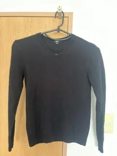 UNIQLO ブラック Vネックセーター M