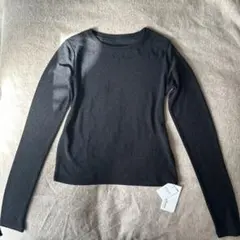 タグ付き　キラキラ素材のブラック 長袖 Tシャツ ストレッチ素材