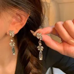 クリア ストーン ロング イヤリング シルバー揺れる アクセ 結婚式 パーティー