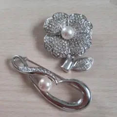 ウィンクパール　ブローチ2種