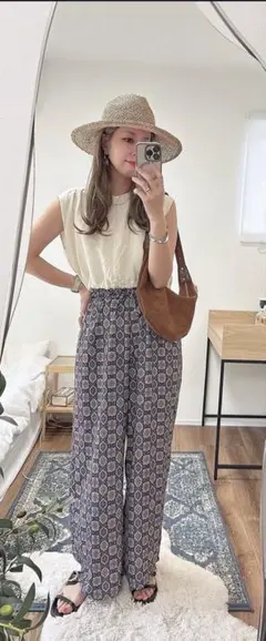 新品しまむら asami 総柄イージーパンツ　ブラウンM
