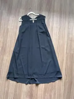 【美品】KBF+ Vネック ノースリーブ ティアードワンピース 黒