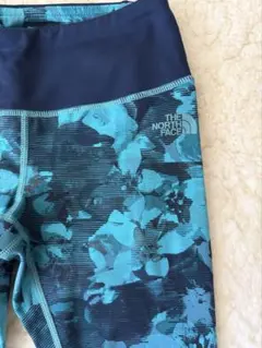 THE NORTH FACE トレーニングスパッツ花柄のサムネイル