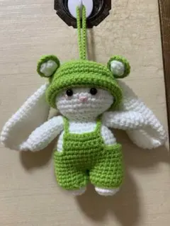 ウサギのあみぐるみ 緑と白