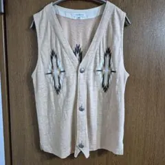 アーバンリサーチ　ネイティブ柄刺繍ベスト　サイズ40 ベージュのサムネイル