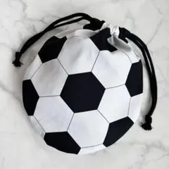 黒 サッカーボール 給食袋 コップ袋 巾着袋 サッカー 男の子 まんまる巾着　①