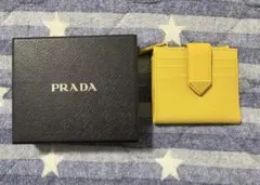 ２つ折り財布　PRADA