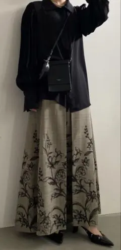 EMBROIDERY TUCK FLARED SKIRT