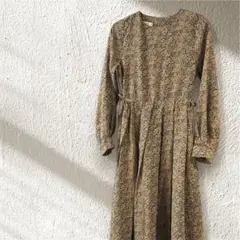 花柄長袖ワンピース ベージュ・ネイビープリーツ秋