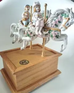 メリーゴーランドオルゴール 陶器製 - メルカリ