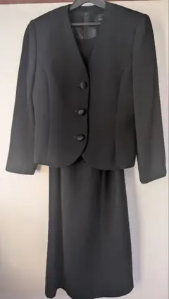 ブラックワンピーススーツ　礼服 9号サイズ