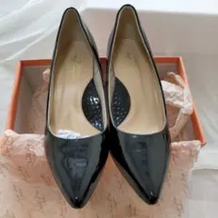 黒 エナメルパンプスのサムネイル