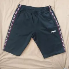 【良品】FILA ハーフパンツ ブラック　フロント＆サイドロゴ付のサムネイル