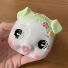 昭和レトロ　加藤工芸 ぶた 貯金箱 ピンク 陶器 K-K Originals 当時物　アンティーク　ピギーバンク　オリジナルシール付きかわいい レトロ！！加藤工芸ピギーバンク ピンクのブタさん貯金箱 - メルカリ