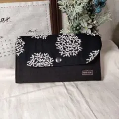 リネン刺繍生地の可愛らしい通帳！お薬手帳！マルチポーチ