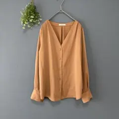 オペークドットクリップ［M］オフィス　シャツ　ブラウス　長袖　Vネック　茶色