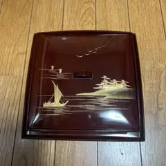 漆塗り菓子入れ