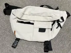 ボディバッグ　ホワイト　ウエストポーチ　ショルダーバッグ　レディース　メンズ
