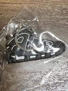 ナイキ エア モア アップテンポ スニーカー型キーホルダー ブラック/ホワイト