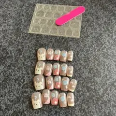 クマと花のデザインネイルチップ