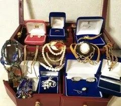 遺品整理 大量アクセサリー 指輪 刻印 金色 喜平 チェーン ブローチ等