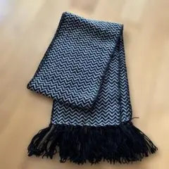 ジグザグ模様フリンジ付きマフラー ラメ　黒　ゴールド