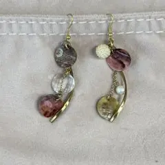 ハンドメイド　アシンメトリー　大ぶり　ピアス