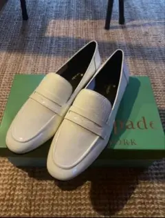 Kate Spade NEWYORK　ホワイト ローファー　7Мのサムネイル