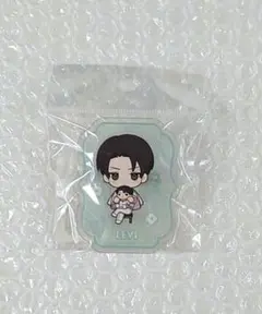 進撃の巨人　リヴァイ　ミニキャラ　ホワイトコーデシリーズ　アクリルバッジ