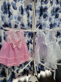 ピンクとホワイトのベビードレス2点セット