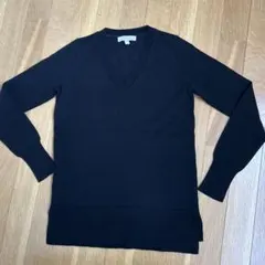 バナナリパブリック　Vネックニット　黒