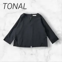 TONAL トーナル　アクセサリー付きブラウス　七分袖　ネイビー