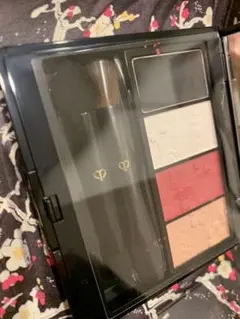 クレド•ポー•ボーテ　オンブルクルールアドリn アイシャドウ値引き