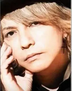 ピアス 聖十字架 クロス イヤリング ブラック　黒銀クロスピアス 銀黒 芸能人A