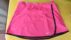 ナイキ　DRI-FIT ピンクスカート