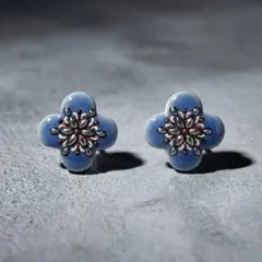 【再販】北欧モロッカン風タイルの小花ピアス／イヤリング｜ネイビーブルー｜大人上品