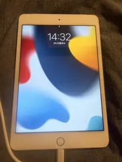 iPad 第6世代 128GB Cellular 画面割れあり 純正アダプタ付 - メルカリ