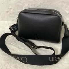 極美品 Calvin Klein カルバンクライン ロゴエンボス クロスボディのサムネイル