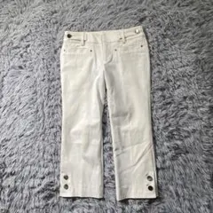 22オクトーブル 裾ボタンクロップドパンツ アイボリー 36のサムネイル