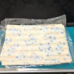 青い花柄 綿プリント生地100×100センチ CENTENARY COLLEC