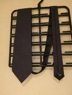 GUCCI ダークブルー地グッチロゴ入り ネクタイ