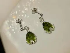ピアス (イヤリング) フラワーしずくチャーム　【オリーブグリーン　シルバー】