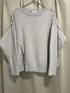 ベージュ ニットセーター