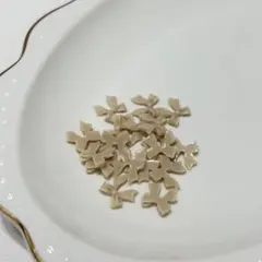 ベージュ リボン型 ネイルパーツ 18個