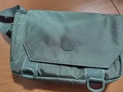 adidas ショルダーバッグ オリーブグリーン