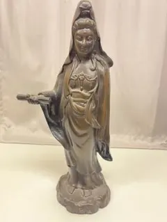 ♥大変に古い　観音像　観音様　仏像　金属製　骨董品 ♥仏像 銅製 観音像 330mm 観音様 骨董品 観音菩薩 - メルカリ