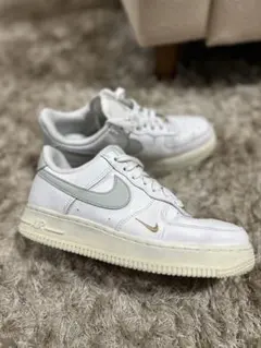 Nike Air Force 1 ホワイト/グレー/ゴールド
